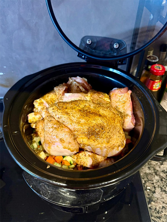 Hele kip met groente uit de slowcooker